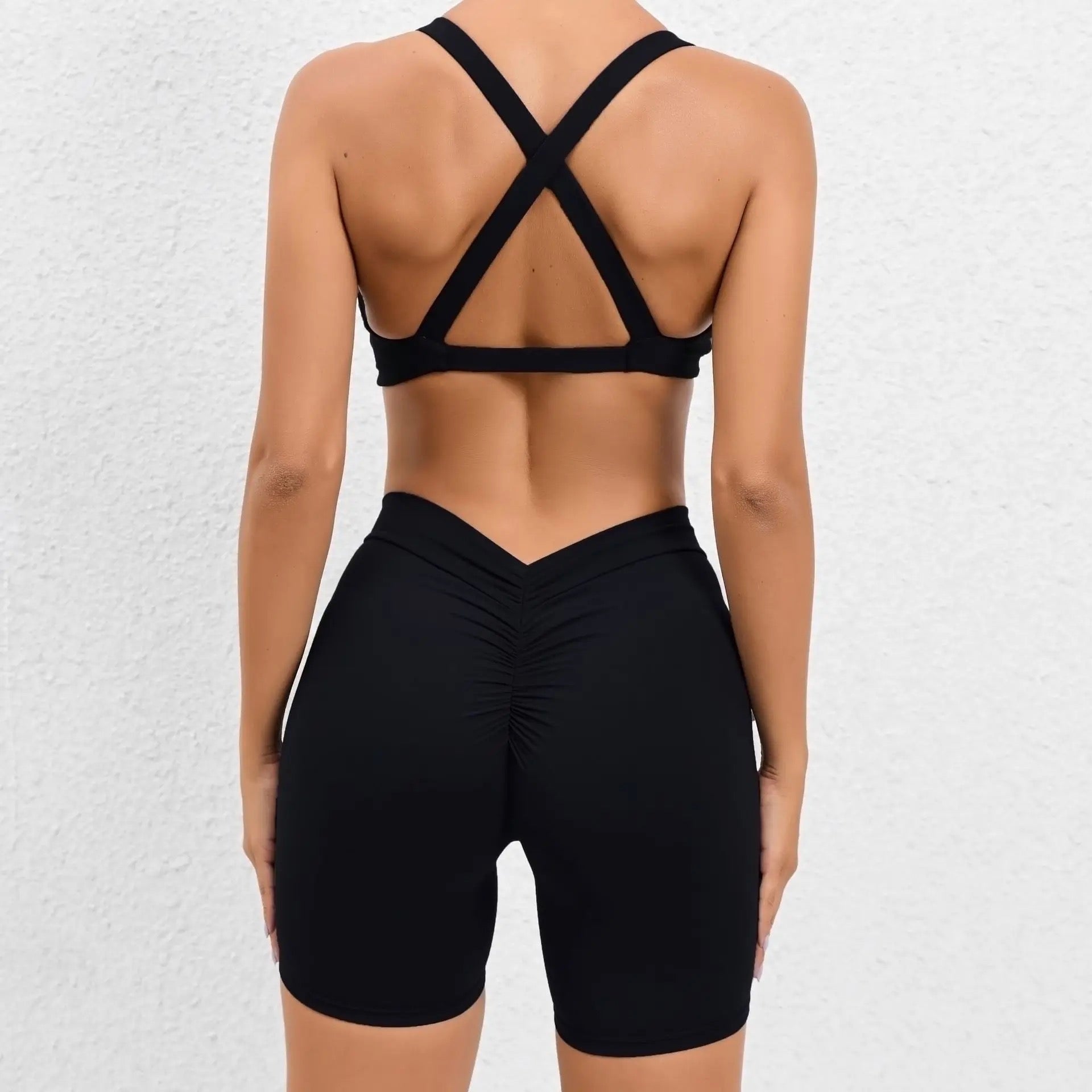 VIRAL SCRUNCH SHORT/ BLACK